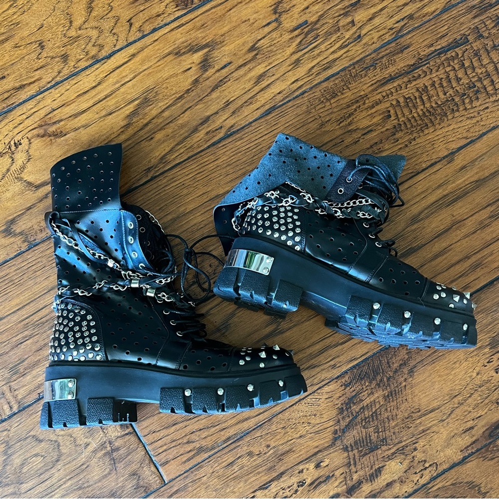 Studded chain leather goth metallic spike black boots